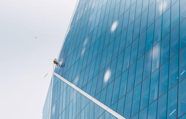 Trinity Gate Investments Interview with HG, window cleaner rappelling down a skyscraper